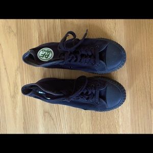 P.F. Flyers posture support size 8